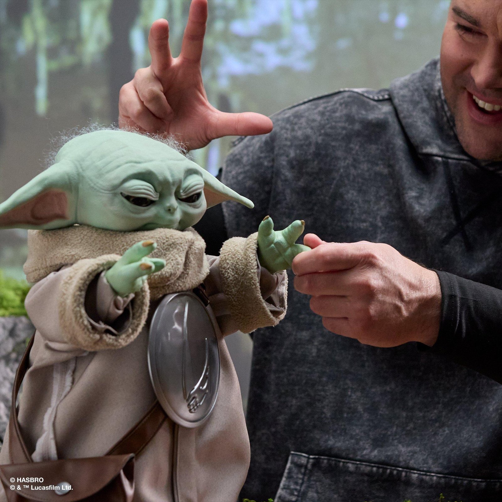 Star Wars Ultimate Grogu Collector's Edition - hands-on demo of the touch sensor reactions - fivestaredition.com